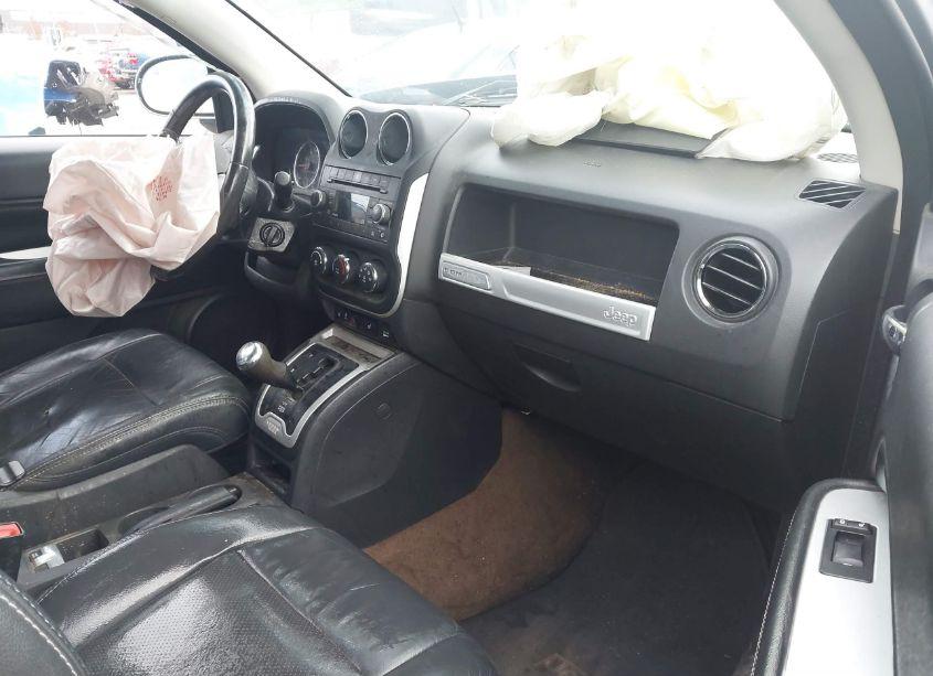 Photo 5 of 2015 Jeep Compass HIGH ALTITUDE EDITION (VIN 1C4NJDEB4FD120650)