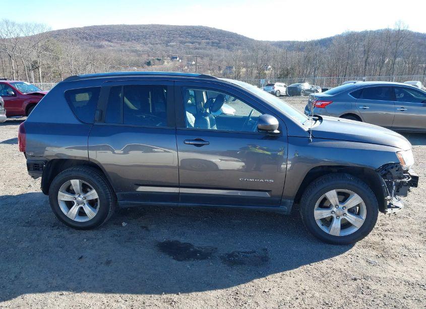 Photo 14 of 2015 Jeep Compass HIGH ALTITUDE EDITION (VIN 1C4NJDEB4FD425565)