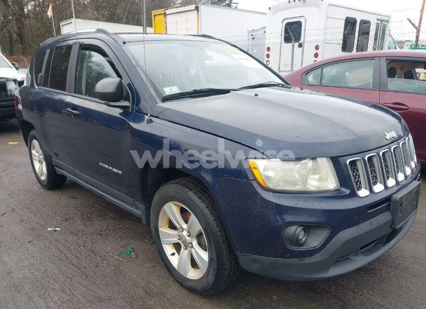 2013 Jeep Compass LATITUDE (VIN 1C4NJDEB5DD218146) main photo