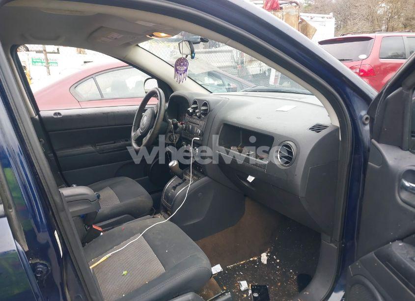 Photo 5 of 2013 Jeep Compass LATITUDE (VIN 1C4NJDEB5DD218146)