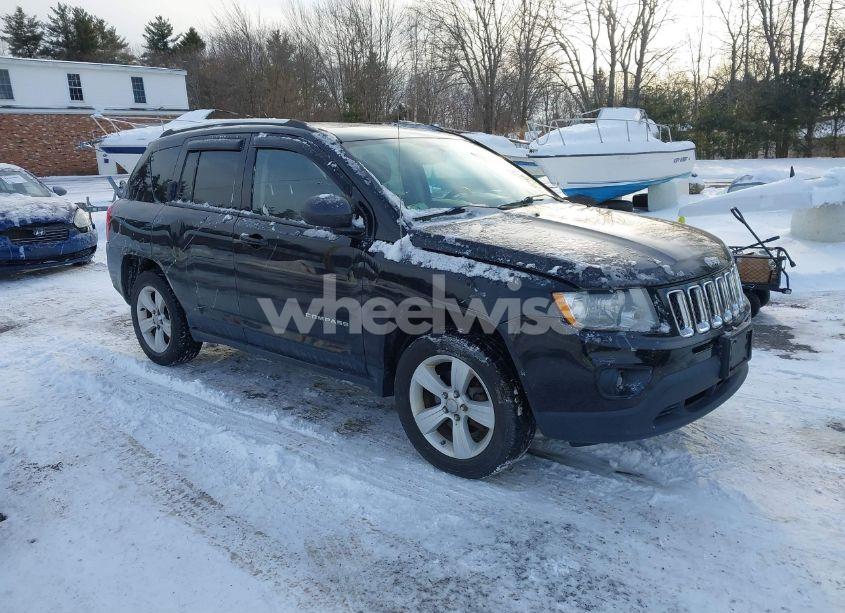 2013 Jeep Compass LATITUDE (VIN 1C4NJDEB5DD237148) main photo
