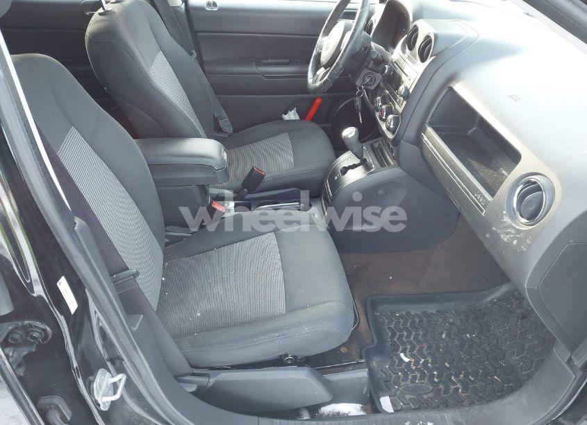 Photo 5 of 2013 Jeep Compass LATITUDE (VIN 1C4NJDEB5DD237148)