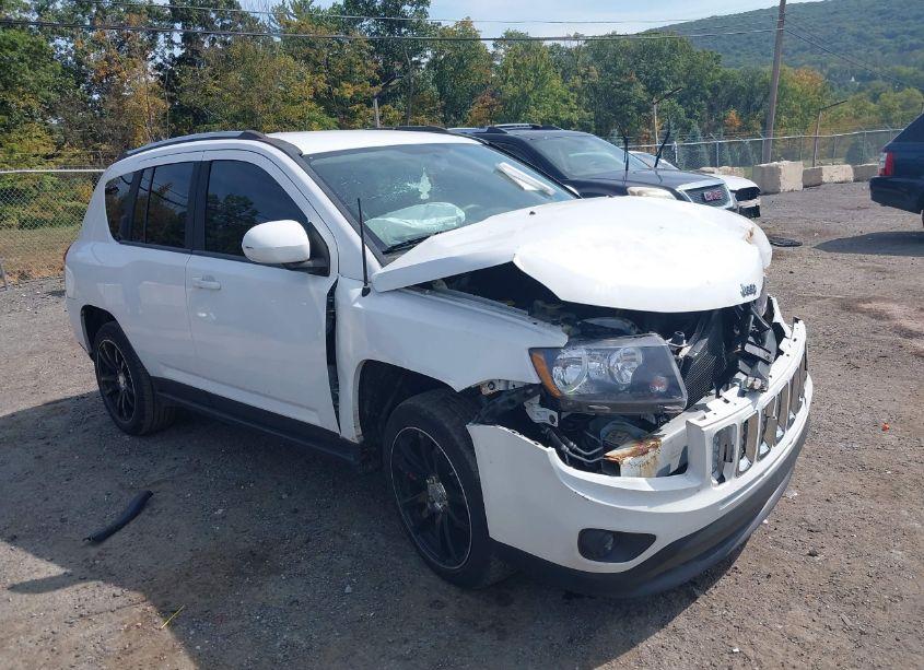 2014 Jeep Compass LATITUDE (VIN 1C4NJDEB5ED501003) main photo