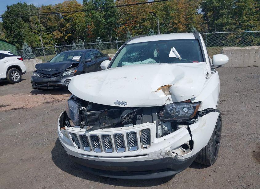 Photo 12 of 2014 Jeep Compass LATITUDE (VIN 1C4NJDEB5ED501003)