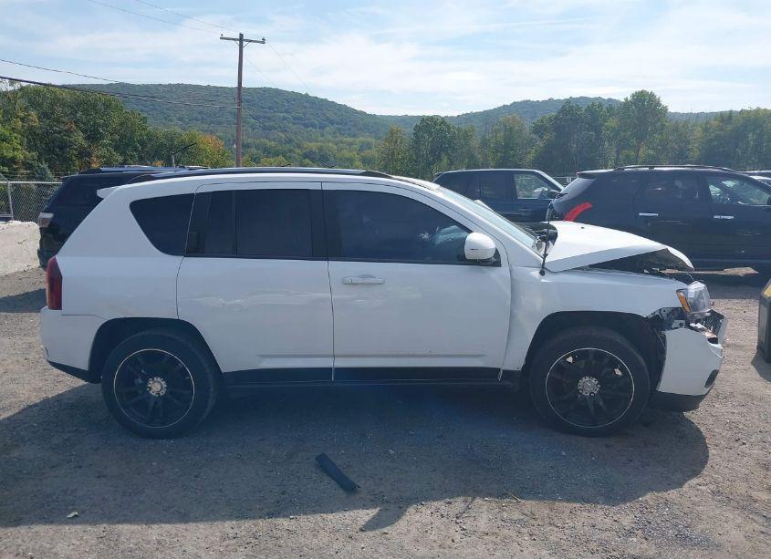 Photo 13 of 2014 Jeep Compass LATITUDE (VIN 1C4NJDEB5ED501003)