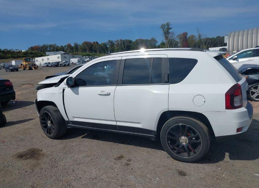 Photo 14 of 2014 Jeep Compass LATITUDE (VIN 1C4NJDEB5ED501003)