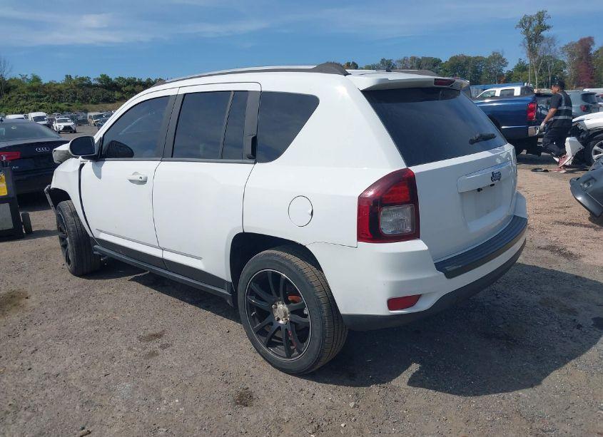 Photo 3 of 2014 Jeep Compass LATITUDE (VIN 1C4NJDEB5ED501003)