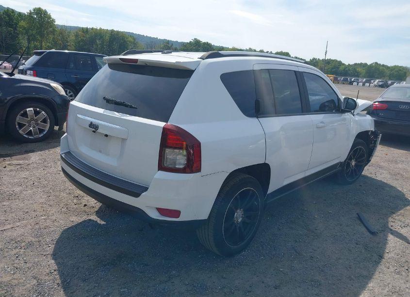 Photo 4 of 2014 Jeep Compass LATITUDE (VIN 1C4NJDEB5ED501003)