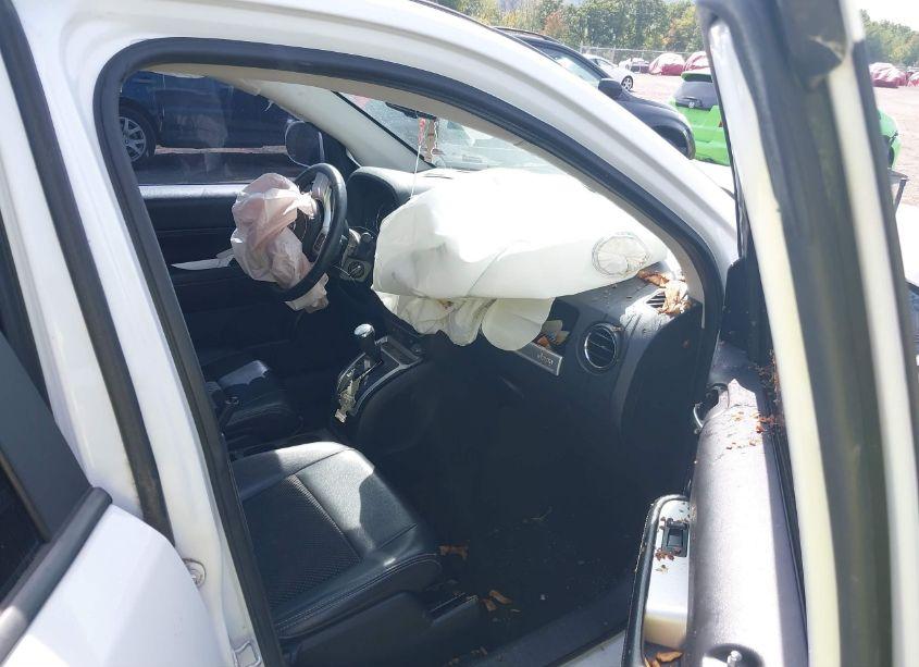 Photo 5 of 2014 Jeep Compass LATITUDE (VIN 1C4NJDEB5ED501003)