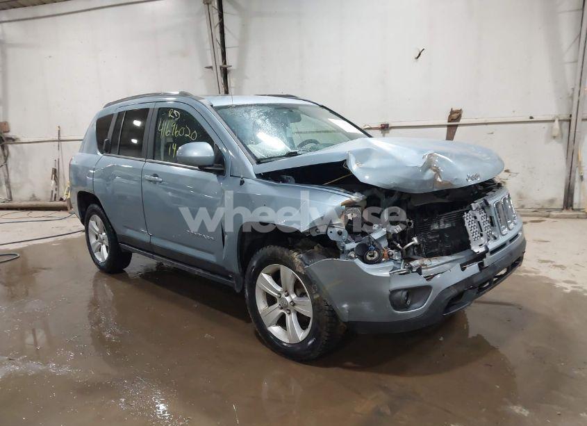2014 Jeep Compass LATITUDE (VIN 1C4NJDEB5ED548953) main photo