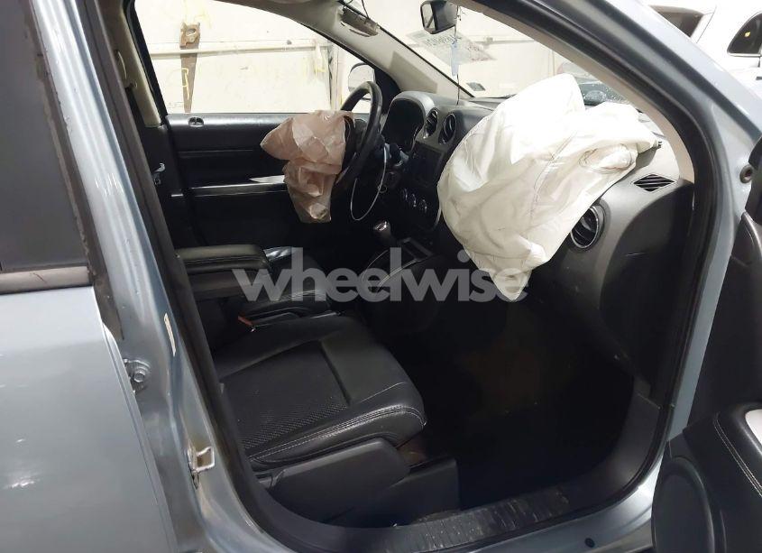 Photo 5 of 2014 Jeep Compass LATITUDE (VIN 1C4NJDEB5ED548953)