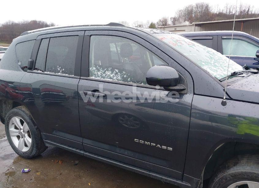 Photo 13 of 2014 Jeep Compass LATITUDE (VIN 1C4NJDEB5ED661172)