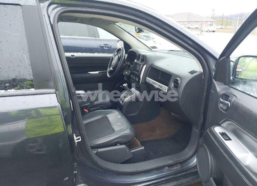 Photo 5 of 2014 Jeep Compass LATITUDE (VIN 1C4NJDEB5ED661172)