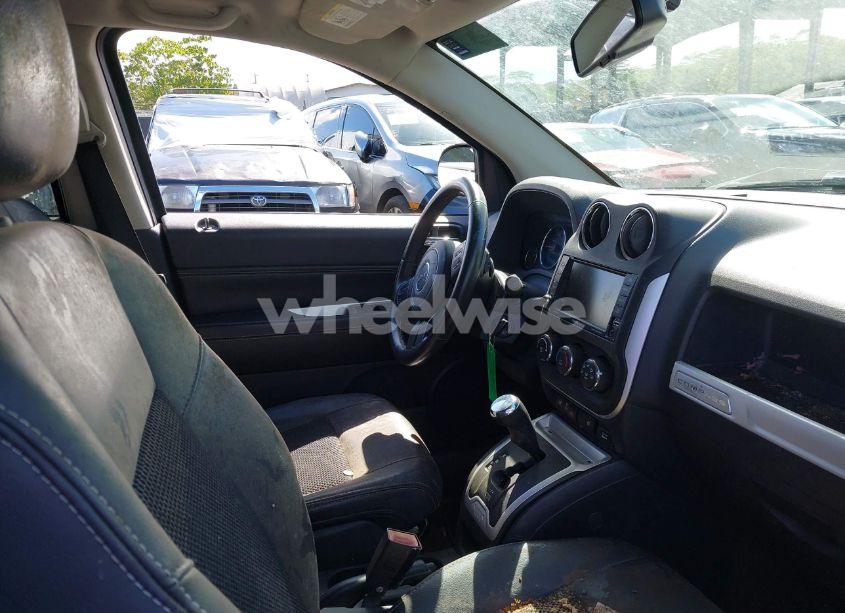 Photo 5 of 2014 Jeep Compass LATITUDE (VIN 1C4NJDEB5ED686668)