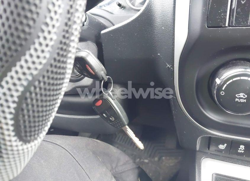 Photo 11 of 2014 Jeep Compass LATITUDE (VIN 1C4NJDEB5ED741121)