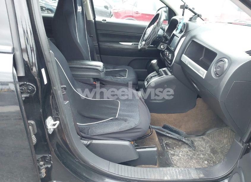 Photo 5 of 2014 Jeep Compass LATITUDE (VIN 1C4NJDEB5ED741121)