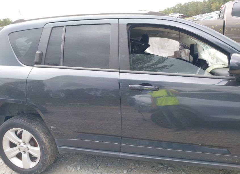 Photo 12 of 2014 Jeep Compass LATITUDE (VIN 1C4NJDEB5ED741300)