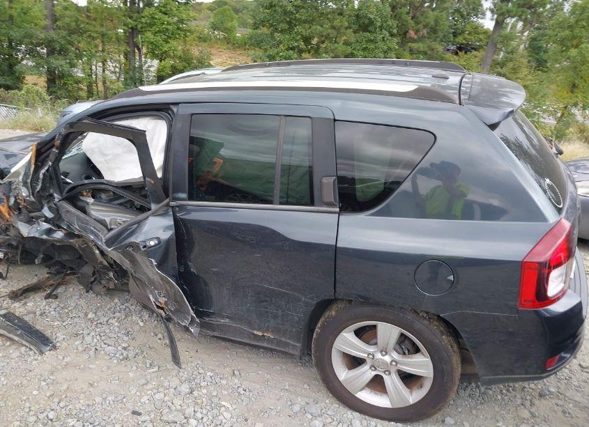 Photo 13 of 2014 Jeep Compass LATITUDE (VIN 1C4NJDEB5ED741300)