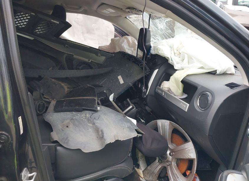 Photo 5 of 2014 Jeep Compass LATITUDE (VIN 1C4NJDEB5ED741300)