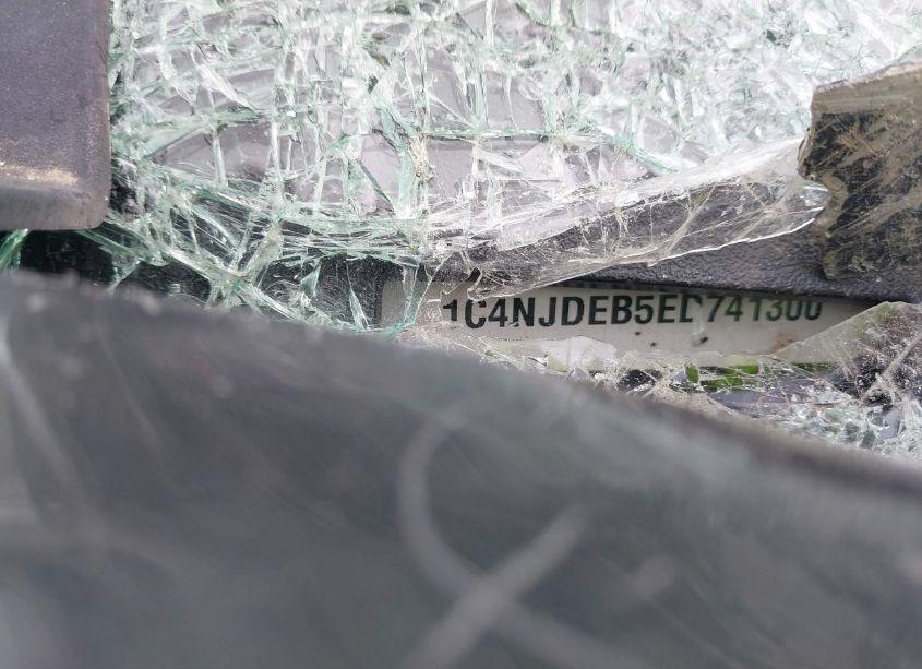 Photo 9 of 2014 Jeep Compass LATITUDE (VIN 1C4NJDEB5ED741300)