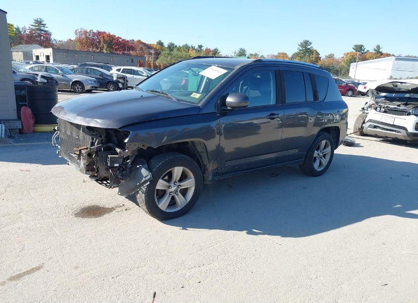 Photo 2 of 2014 Jeep Compass LATITUDE (VIN 1C4NJDEB5ED788732)