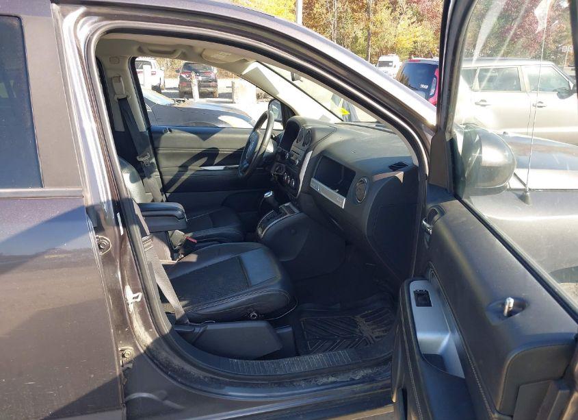 Photo 5 of 2014 Jeep Compass LATITUDE (VIN 1C4NJDEB5ED788732)