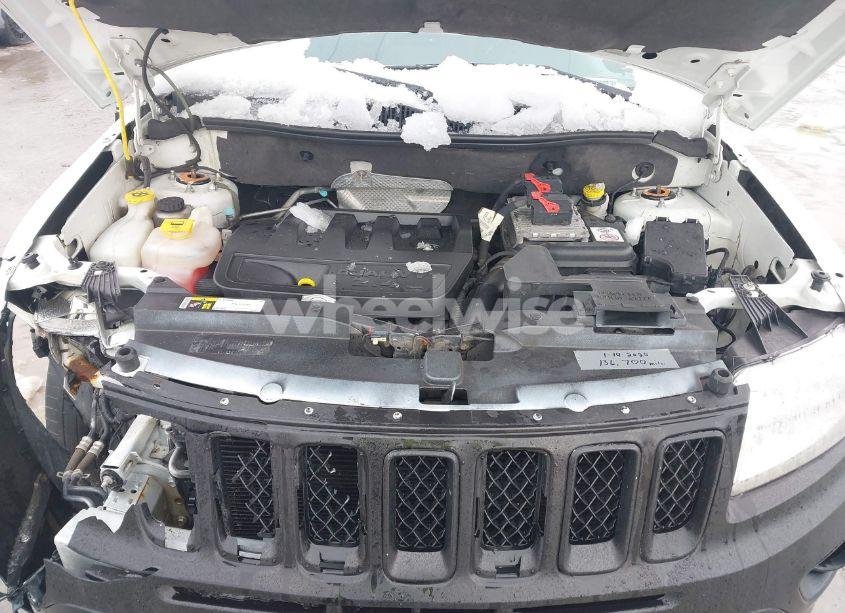 Photo 10 of 2014 Jeep Compass LATITUDE (VIN 1C4NJDEB5ED892184)