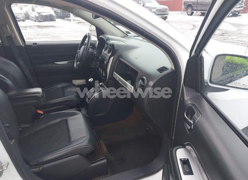 Photo 5 of 2014 Jeep Compass LATITUDE (VIN 1C4NJDEB5ED892184)