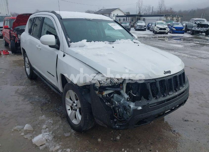 Photo 6 of 2014 Jeep Compass LATITUDE (VIN 1C4NJDEB5ED892184)