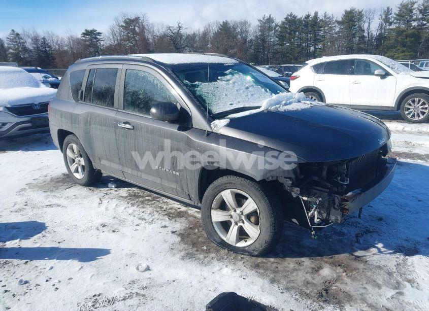 2014 Jeep Compass LATITUDE (VIN 1C4NJDEB5ED904592) main photo
