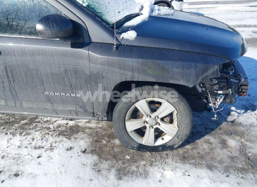 Photo 13 of 2014 Jeep Compass LATITUDE (VIN 1C4NJDEB5ED904592)