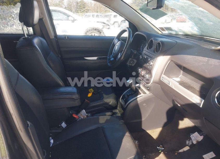 Photo 5 of 2014 Jeep Compass LATITUDE (VIN 1C4NJDEB5ED904592)