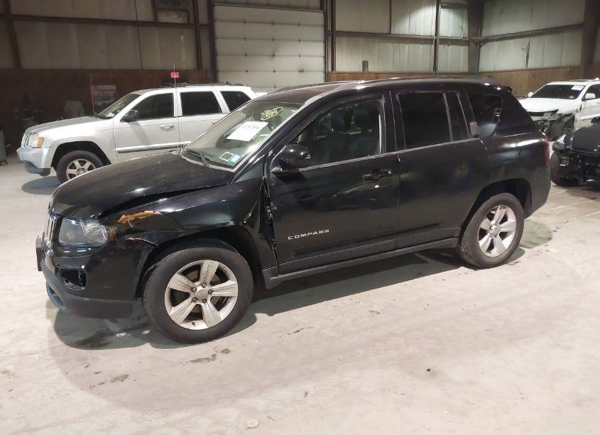 Photo 2 of 2014 Jeep Compass LATITUDE (VIN 1C4NJDEB5ED904642)