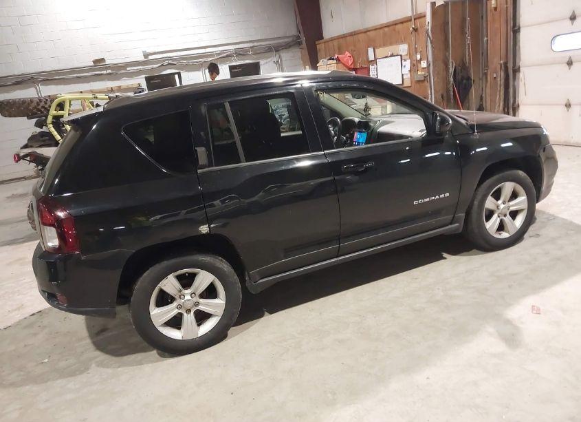 Photo 4 of 2014 Jeep Compass LATITUDE (VIN 1C4NJDEB5ED904642)