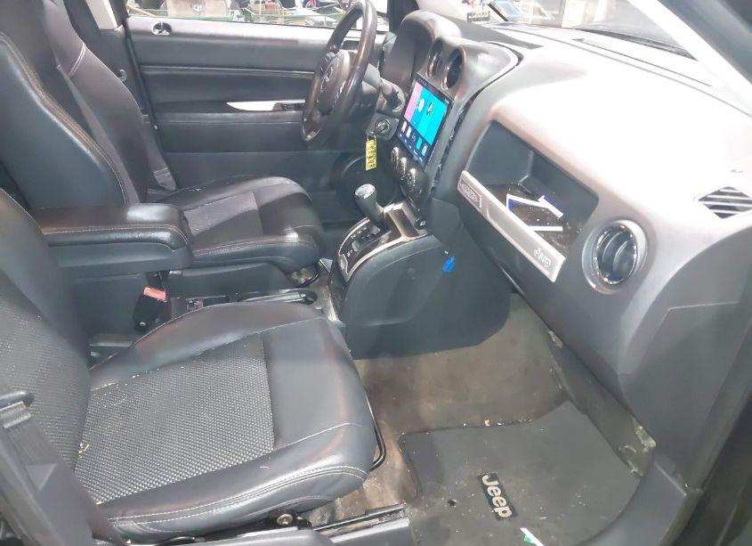 Photo 5 of 2014 Jeep Compass LATITUDE (VIN 1C4NJDEB5ED904642)