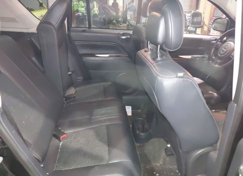 Photo 8 of 2014 Jeep Compass LATITUDE (VIN 1C4NJDEB5ED904642)