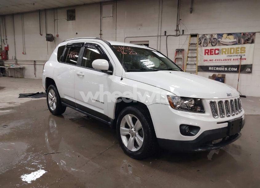 2016 Jeep Compass LATITUDE (VIN 1C4NJDEB5GD544372) main photo