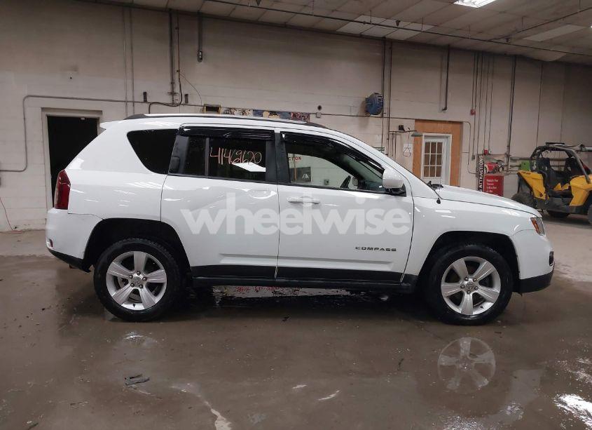Photo 12 of 2016 Jeep Compass LATITUDE (VIN 1C4NJDEB5GD544372)