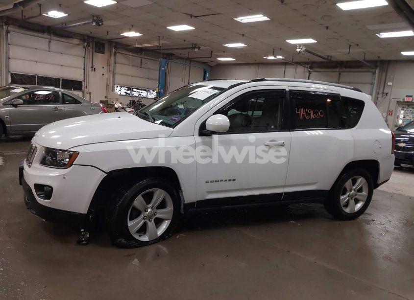 Photo 13 of 2016 Jeep Compass LATITUDE (VIN 1C4NJDEB5GD544372)