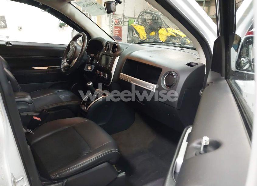 Photo 5 of 2016 Jeep Compass LATITUDE (VIN 1C4NJDEB5GD544372)