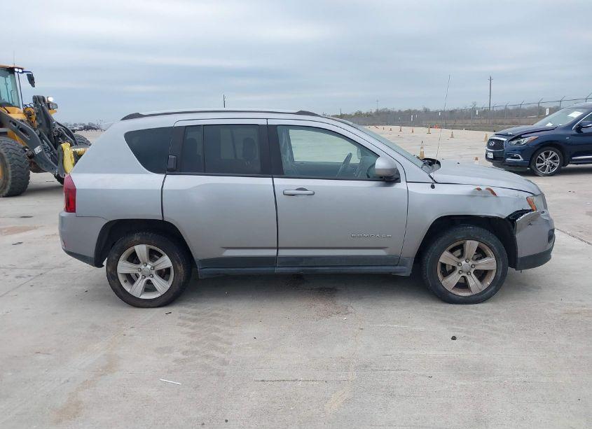 Photo 13 of 2016 Jeep Compass LATITUDE (VIN 1C4NJDEB5GD661627)