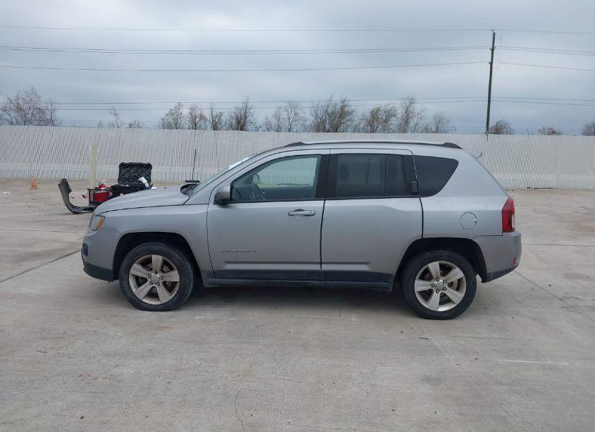 Photo 14 of 2016 Jeep Compass LATITUDE (VIN 1C4NJDEB5GD661627)