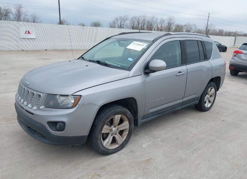 Photo 2 of 2016 Jeep Compass LATITUDE (VIN 1C4NJDEB5GD661627)