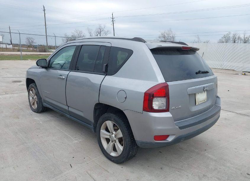 Photo 3 of 2016 Jeep Compass LATITUDE (VIN 1C4NJDEB5GD661627)