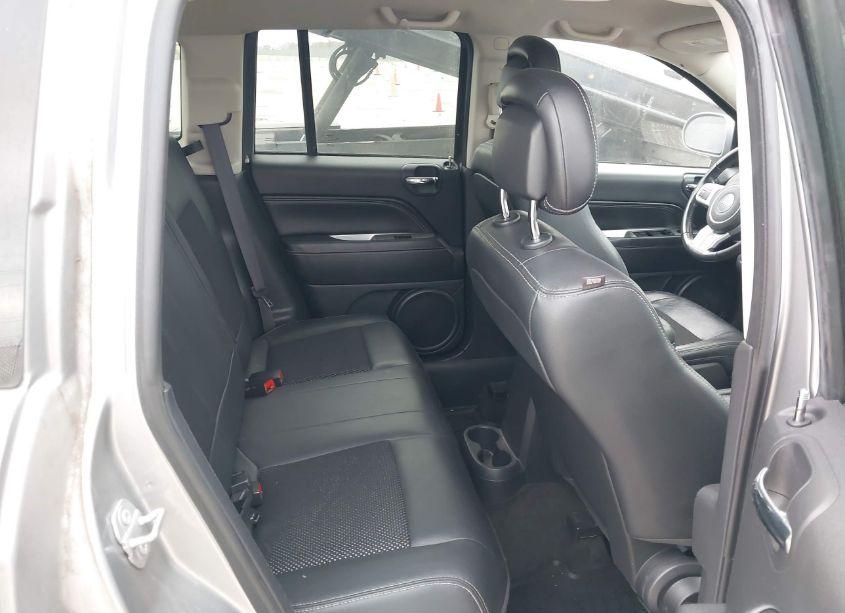 Photo 8 of 2016 Jeep Compass LATITUDE (VIN 1C4NJDEB5GD661627)