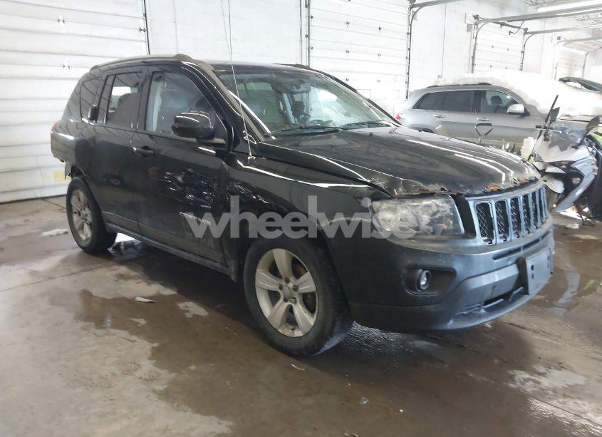 2016 Jeep Compass LATITUDE (VIN 1C4NJDEB5GD784912) main photo