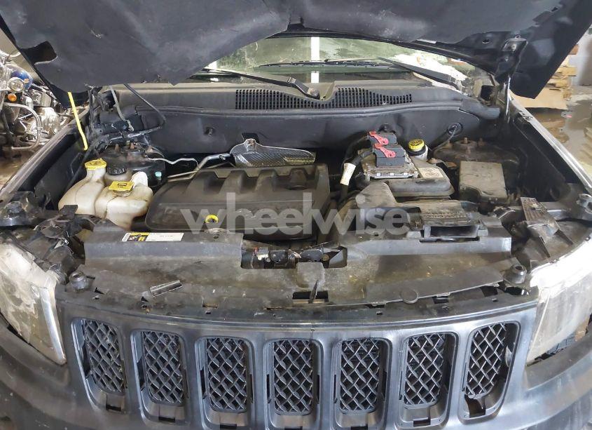 Photo 10 of 2016 Jeep Compass LATITUDE (VIN 1C4NJDEB5GD784912)