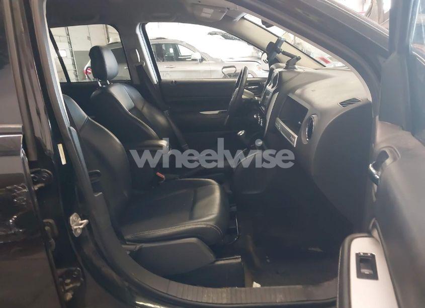 Photo 5 of 2016 Jeep Compass LATITUDE (VIN 1C4NJDEB5GD784912)