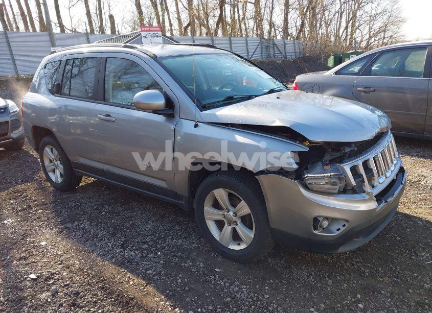 2016 Jeep Compass LATITUDE (VIN 1C4NJDEB5GD803717) main photo