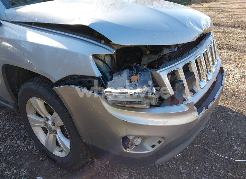 Photo 13 of 2016 Jeep Compass LATITUDE (VIN 1C4NJDEB5GD803717)